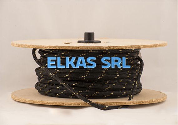 Nossos cabos são certificados. Eles também têm um processo de colagem que os impede de serem desintegrados em sua armadura